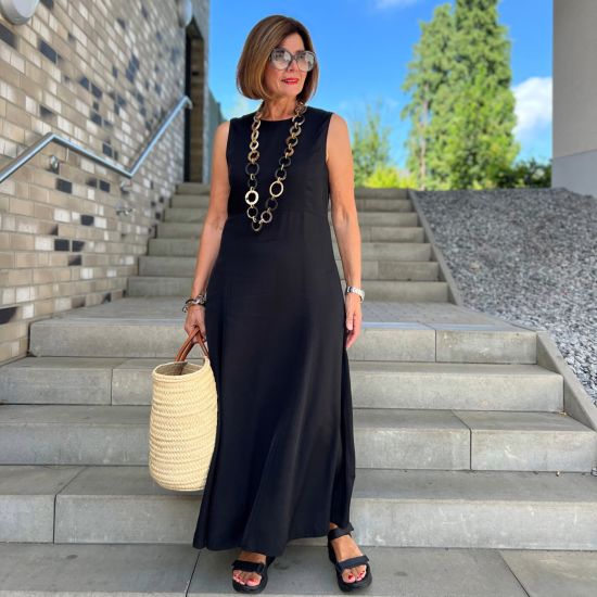 Prachtige handgemaakte ketting buffelhoorn. Matte finish, lichtgewicht. Lengte 116cm.