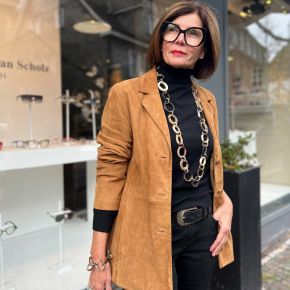 Prachtige handgemaakte ketting buffelhoorn. Matte finish, lichtgewicht. Lengte 116cm.