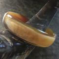 Armband buffelhoorn breed 1.8 cm. Glans finish. Zeer licht in gewicht.