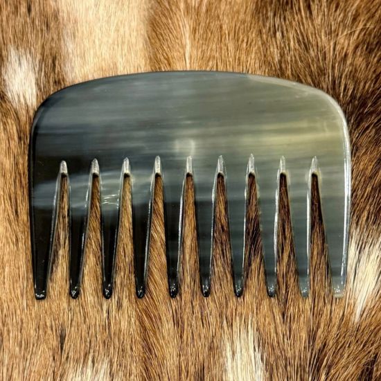 Prachtige handgemaakte buffelhoorn toupeerkam. 9.3 x 7 cm. In diverse tinten. Glanzend