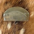 Prachtige handgemaakte kam van buffelhoorn, 9 x 4 cm. Shiny finish.