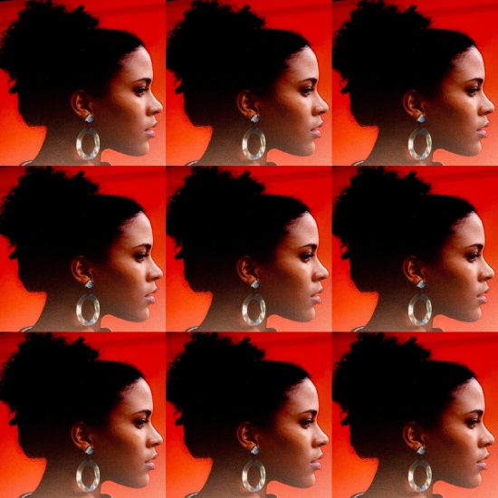 Handgemaakte oorbellen buffelhoorn+stud  8 x 4 cm. Mat. Basis zwart hoorn, Zeer licht in gewicht.