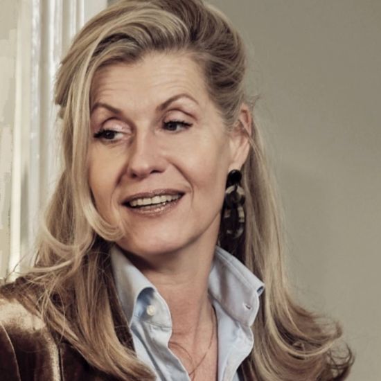 Ronde buffelhoorn schakeloorbellen Lengte 5.5-7cm. Gevarieerde tintjes, matte finish. Superlicht.