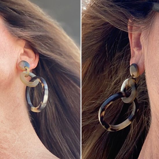 Ronde buffelhoorn schakeloorbellen Lengte 5.5-7cm. Gevarieerde tintjes, matte finish. Superlicht.