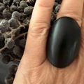 Stoere handgemaakte buffelhoorn ring, zwart mat. +/- 4 cm. Lichtgewicht.