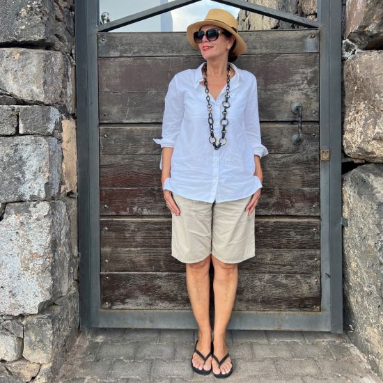 Stoere handgemaakte ketting buffelhoorn. Zwart geaderd. Matte finish. Lichtgewicht. Lengte 116 cm.