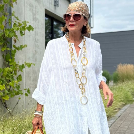 Sierlijke handgemaakte ketting buffelhoorn. Glans & mat gemixt. Blonde tintjes. Lichtgewicht. 116cm