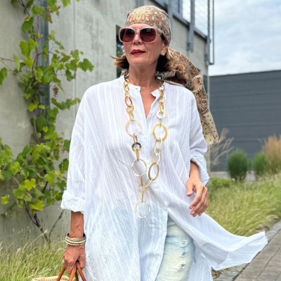 Sierlijke handgemaakte ketting buffelhoorn. Glans & mat gemixt. Blonde tintjes. Lichtgewicht. 116cm