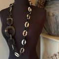 Stoere handgemaakte ketting buffelhoorn. Zwarttintjes. Mat, 101cm.