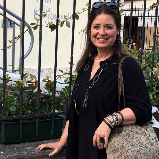 Prachtige handgemaakte ketting buffelhoorn. Black vein, matte finish, lichtgewicht. Lengte 116 cm.