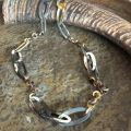 Prachtige handgemaakte ketting buffelhoorn. Black vein, matte finish, lichtgewicht. Lengte 116 cm.