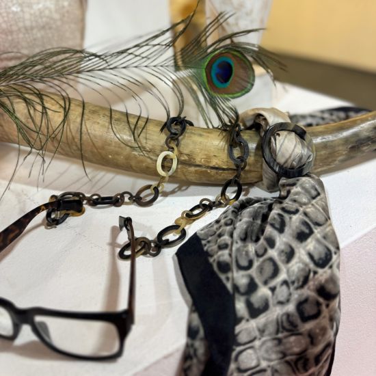 Prachtige handgemaakte sjaalring van buffelhoorn, 6cm. Glans finish.