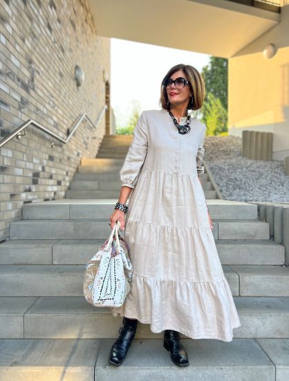 Creolen buffelhoorn, +/-  4-4.5 cm. Zwart met witte stip. Glans finish. Lichtgewicht. Polkadot