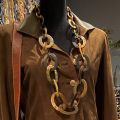 Stoere buffelhoorn ketting in bruintonen. Matte finish. Lichtgewicht. Lengte 116cm