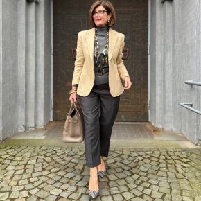 Stoere buffelhoorn ketting in bruintonen. Matte finish. Lichtgewicht. Lengte 116cm