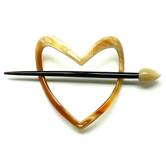 Hartvormige haarpin van buffelhoorn 8 x 8 cm. Glans afwerking. Licht in gewicht.