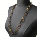 Handgemaakte ketting buffelhoorn. Donkere matte tintjes. Lengte 80cm.
