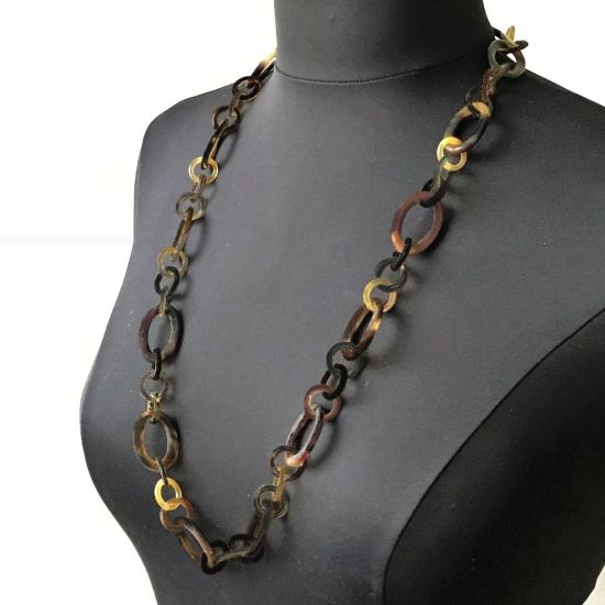 Handgemaakte ketting buffelhoorn. Donkere matte tintjes. Lengte 80cm.