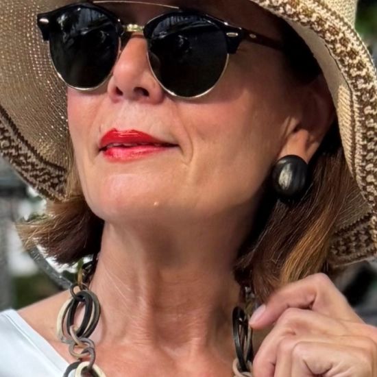 Stoere, matte oorknoppen van buffelhoorn 2.5cm, in diverse tintjes