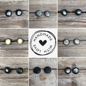 Handgemaakte buffelhoorn knopjes, 1.5cm. Matte finish. Lichtgewicht.