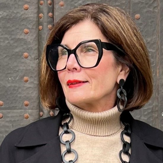 Ronde buffelhoorn schakeloorbellen. Totale lengte 7cm. Matte zwarte uitvoering.