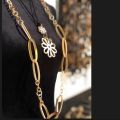 Prachtige handgemaakte ketting buffelhoorn. Glans finish, lichtgewicht. Lengte 116 cm.