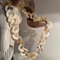 Mooie handgemaakte buffelhoorn schakelketting. Blonde tintjes, glans finish. Lichtgewicht +/- 60cm.