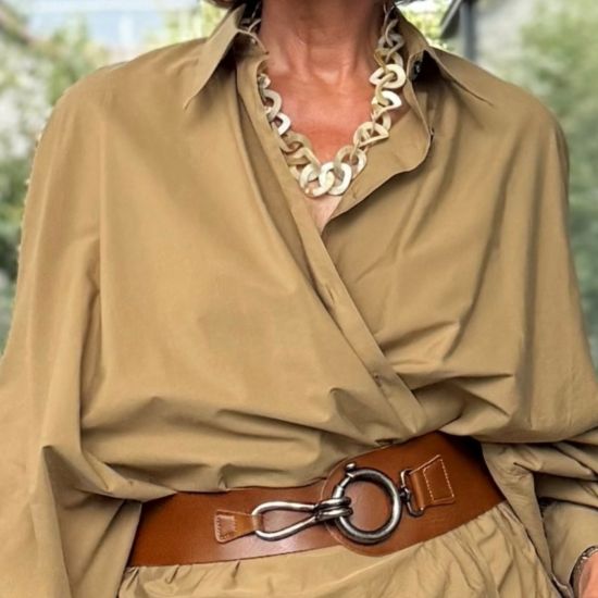 Mooie handgemaakte buffelhoorn schakelketting. Blonde tintjes, glans finish. Lichtgewicht +/- 60cm.