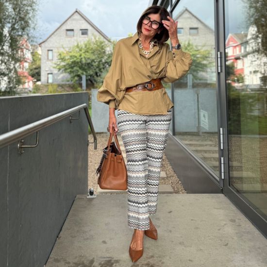 Mooie handgemaakte buffelhoorn schakelketting. Blonde tintjes, glans finish. Lichtgewicht +/- 60cm.