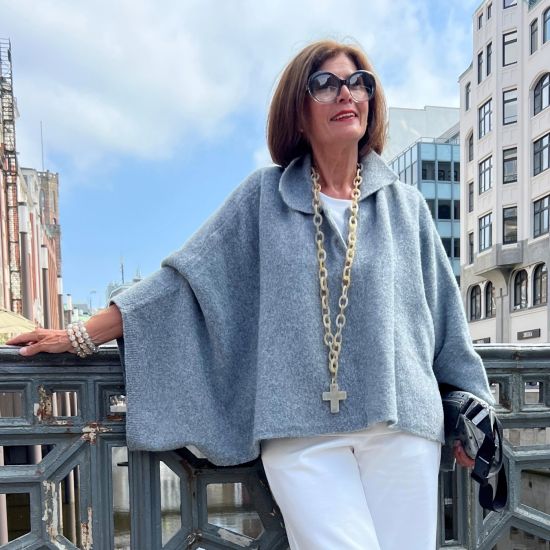 Buffelhoorn collier, met kruis. Geborstelde blonde tinten, mat. 120cm. Dubbel te dragen. Stoer!