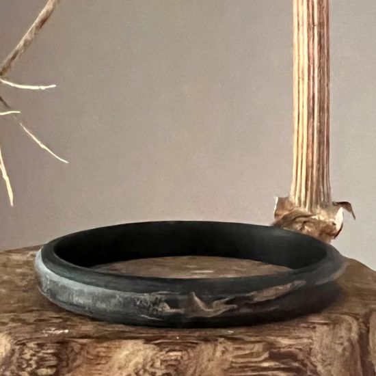 Buffelhoorn armband, mat zwart. Ruwe finish, dus met reliëf. Hoogte 1cm