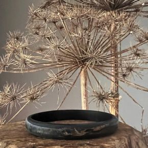 Buffelhoorn armband, mat zwart. Ruwe finish, dus met reliëf. Hoogte 1cm