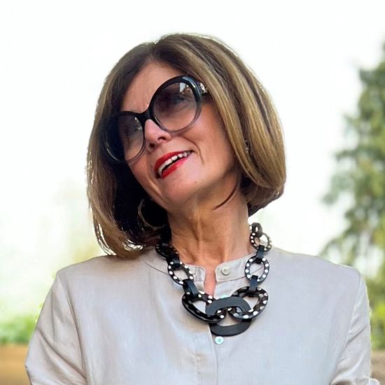 Handgemaakt buffelhoorn coliier, in mat & glanscombi. Polkadot, 60 cm.