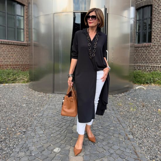 Handgemaakt buffelhoorn polkadot collier. Glans finish. Lengte 104cm