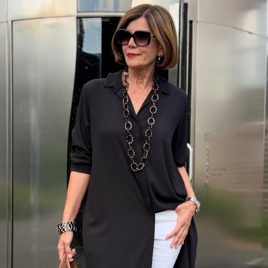 Handgemaakt buffelhoorn polkadot collier. Glans finish. Lengte 104cm