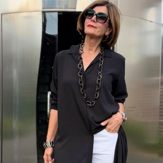 Handgemaakt buffelhoorn polkadot collier. Glans finish. Lengte 104cm