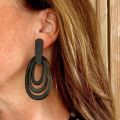 Buffelhoorn, zwartmatte oorbellen. 3 Ovalen met langwerpige stud 8.5x3.7cm