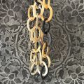 Handgemaakt buffelhoorn collier in lichte tintjes. Lengte 104cm. Matte finish. Lichtgewicht