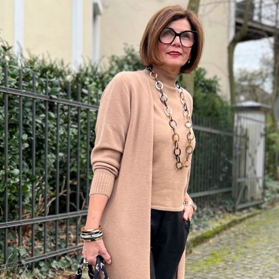 Handgemaakt buffelhoorn collier in bruintintjes. Glans, 104cm