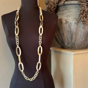 Handgemaakt buffelhoorn collier in blondtintjes. Matte finish, 116 cm.