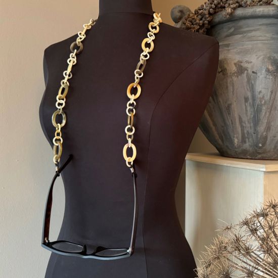 Buffelhoorn brillenketting in lichte tintjes. Glans finish, 80cm.,