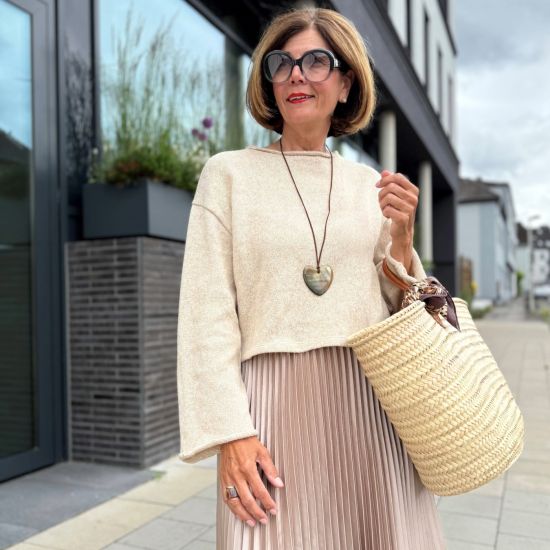 Mooie hartvormige buffelhoorn hanger 6.3x5.8cm. Various colors, shiny finish, Lichtgewicht.