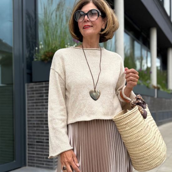 Mooie hartvormige buffelhoorn hanger 6.3x5.8cm. Various colors, shiny finish, Lichtgewicht.