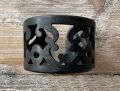 Sierlijk bewerkte buffelhoorn armband. Hoogte 5.5cm, Black matte finish. Zeer licht van gewicht.