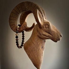 Prachtige kralenarmband van buffelhoorn, Superstoer en vederlicht, donker getinte kleuren, lengte 22cm.