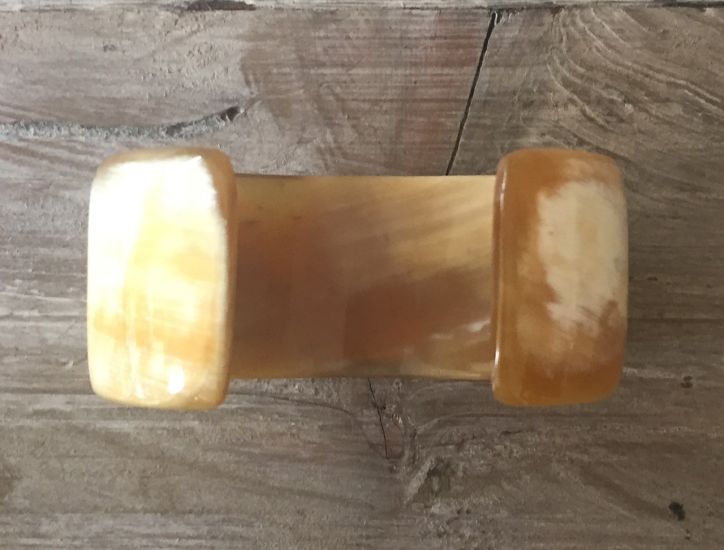 Armband buffelhoorn, 6.5cm, breedte 3cm, glans afwerking. Zeer licht in gewicht.