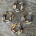 Stoere buffelhoorn schakelarmband, mat. Bruintinten. Lichtgewicht.
