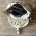 Gewassen leren tas met studjes, cream. 28 x h 21 x 8 cm