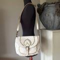 Gewassen leren tas met studjes, cream. 28 x h 21 x 8 cm