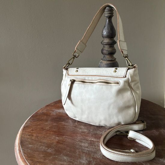 Gewassen leren tas met studjes, cream. 28 x h 21 x 8 cm